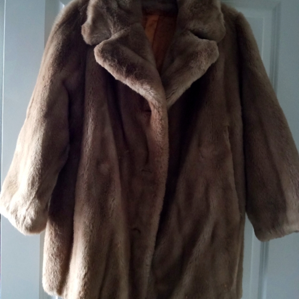 Beautiful Vintage faux fur...